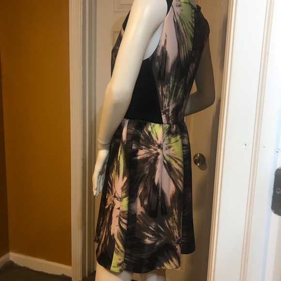 Cute mini summer dress - Picture 3 of 3